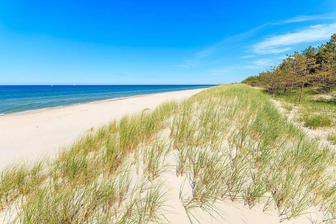 Łeba we wrześniu czy warto? Odkryj spokojne plaże i niskie ceny