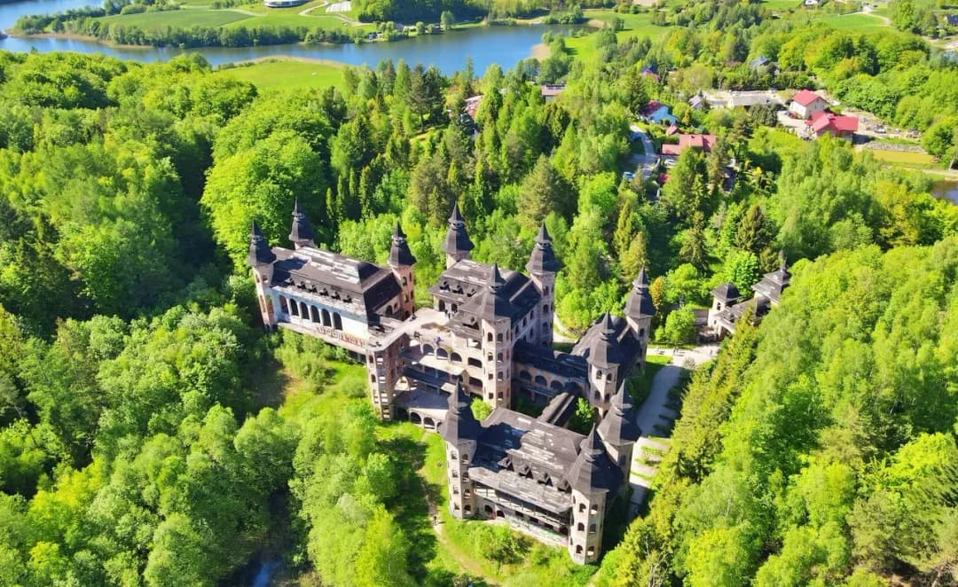 Zamek w Łapalicach właściciel: Kim jest Piotr Kazimierczak?