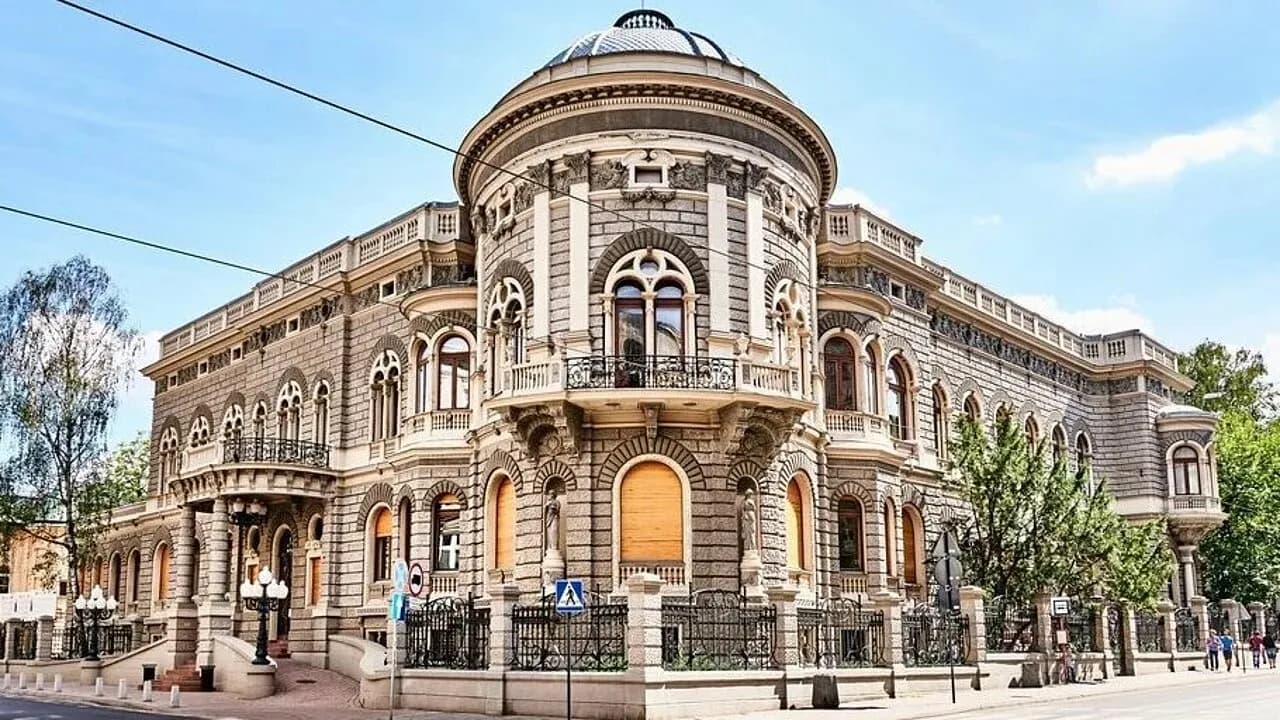 Pałace w Łodzi: Odkryj ich niezwykłą historię i architekturę