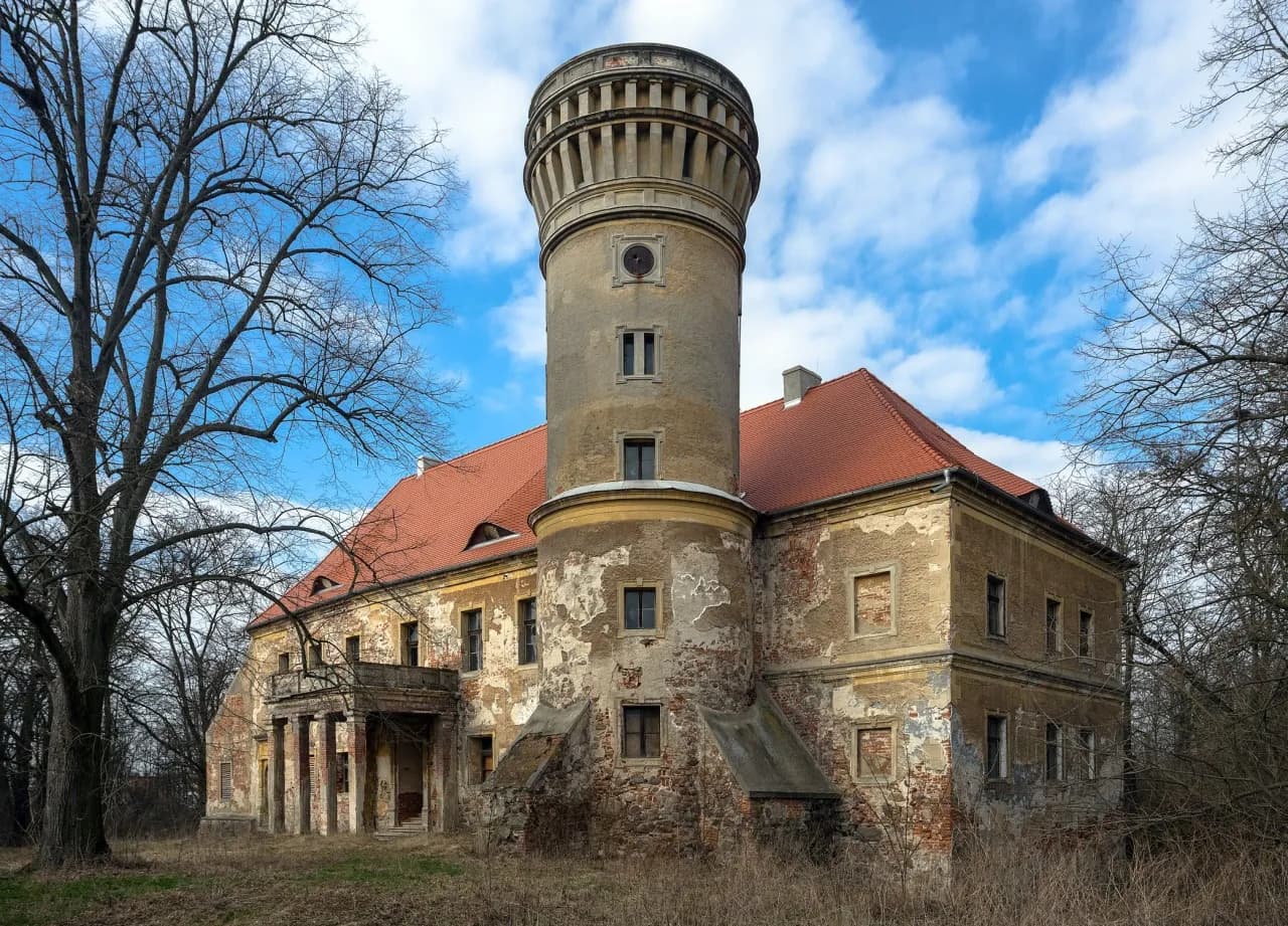 Pałac w Osetnie: Tajemnice historii i architektury, które zaskakują