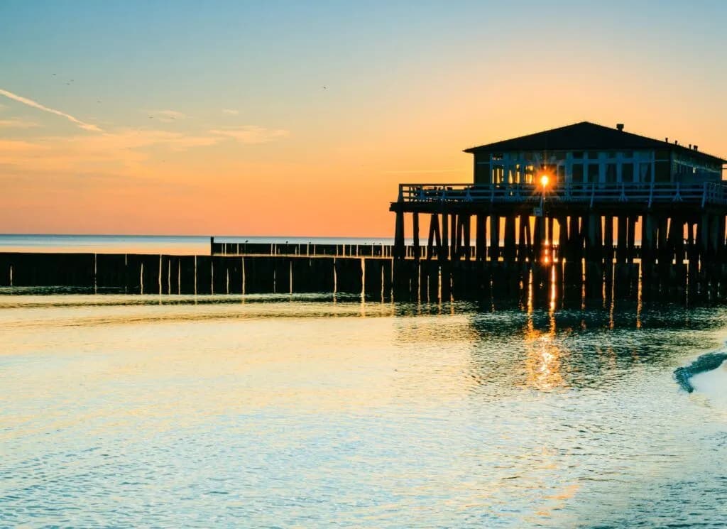 Co zwiedzać w Ustroniu Morskim? Odkryj najlepsze atrakcje i miejsca