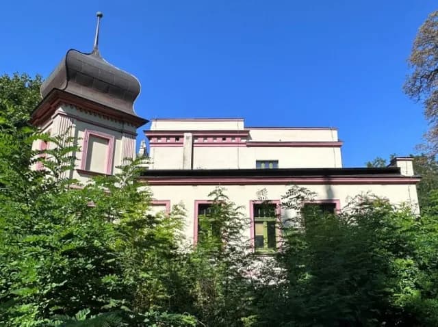 Zabytkowy dworek Leśce: historia, architektura i tajemnice miejsca