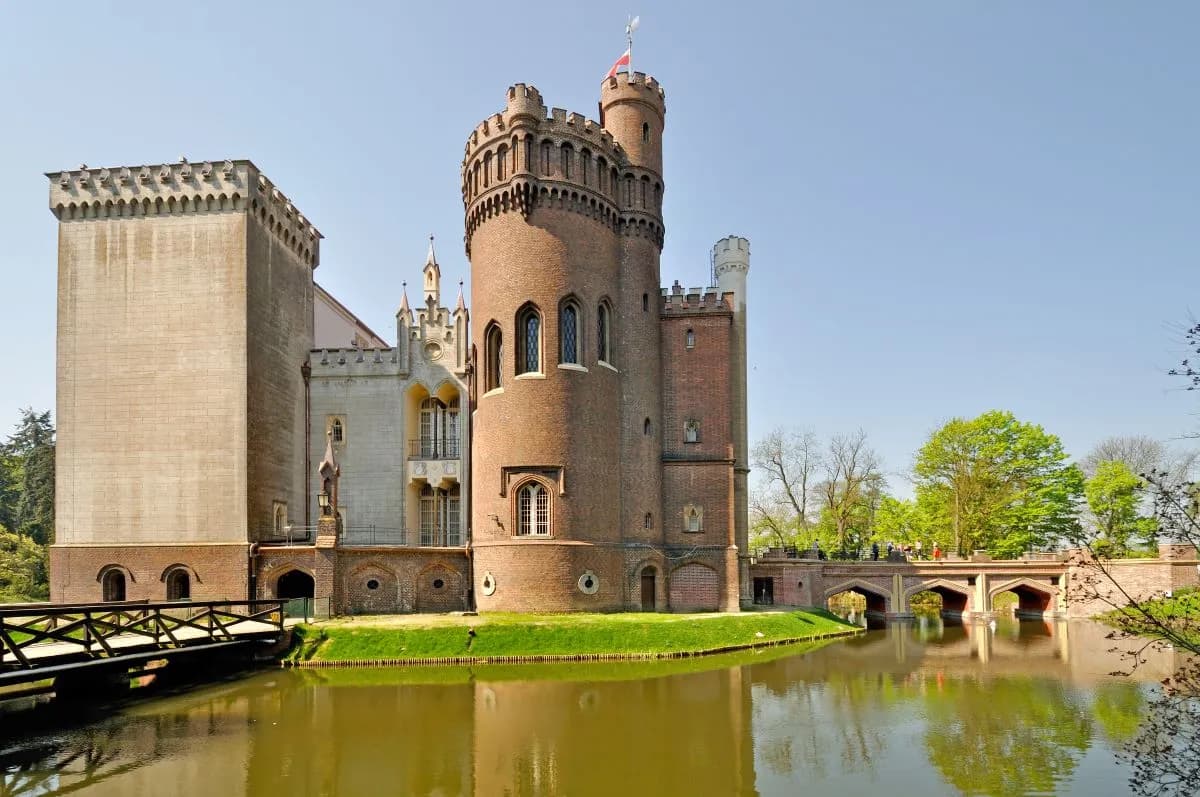 Zamki w Wielkopolsce: Odkryj fascynującą historię i atrakcje turystyczne