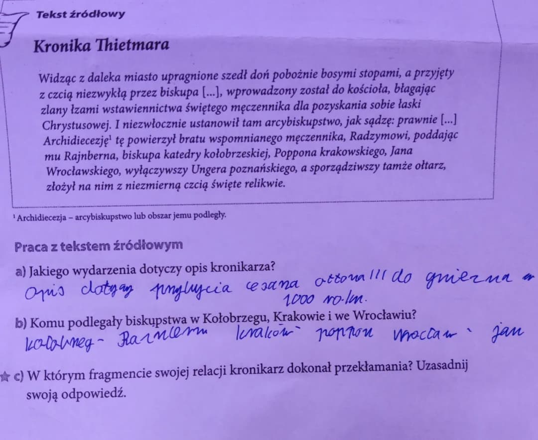 Komu podlegały biskupstwa w Kołobrzegu, Krakowie i Wrocławiu?