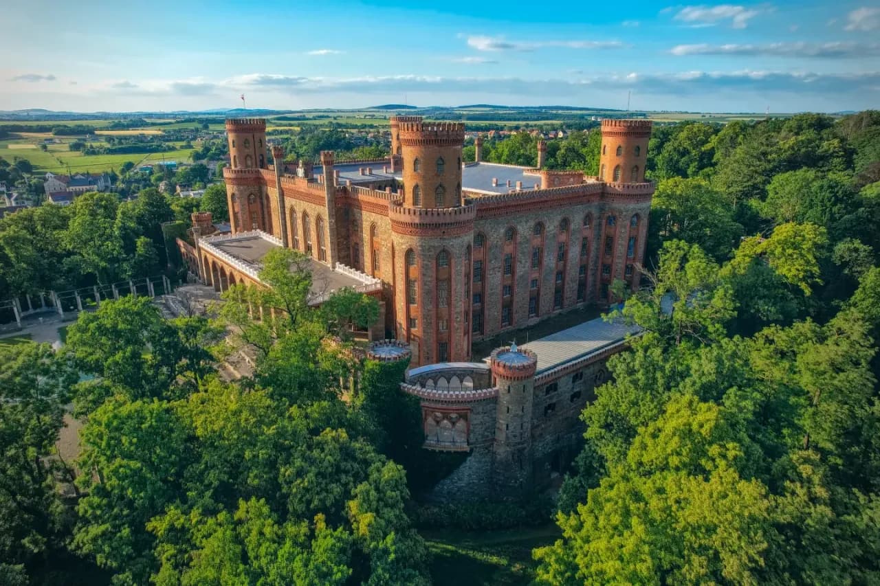 Pałac Marianny Orańskiej w Kamieńcu: historia, architektura i zwiedzanie