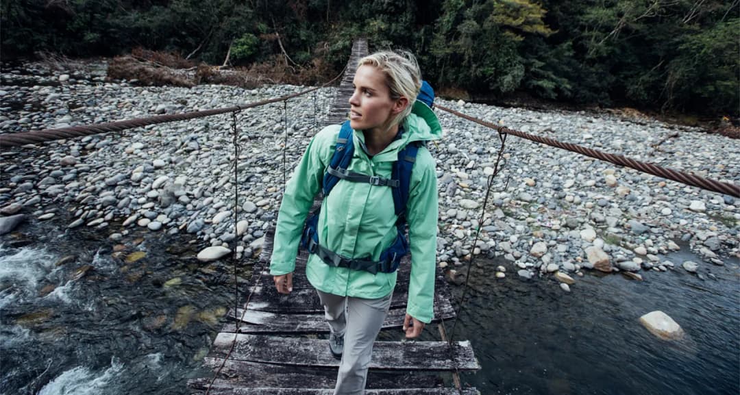 Jaką kurtkę przeciwdeszczową w góry wybrać, aby nie zmarznąć?