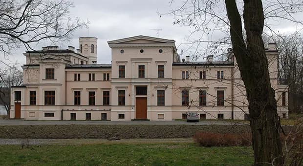 Pałac w Łącku: Historia i brak powiązań z Solorzem