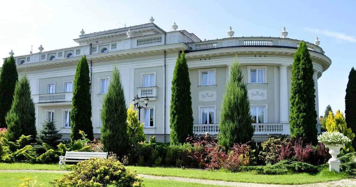 Zabytkowy dworek Otrębusy - historia, atrakcje i wydarzenia