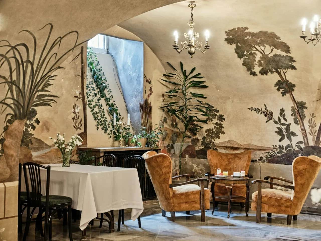 Restauracja Pałacowa Jabłonna: Smak historii i menu. Poznaj szczegóły.