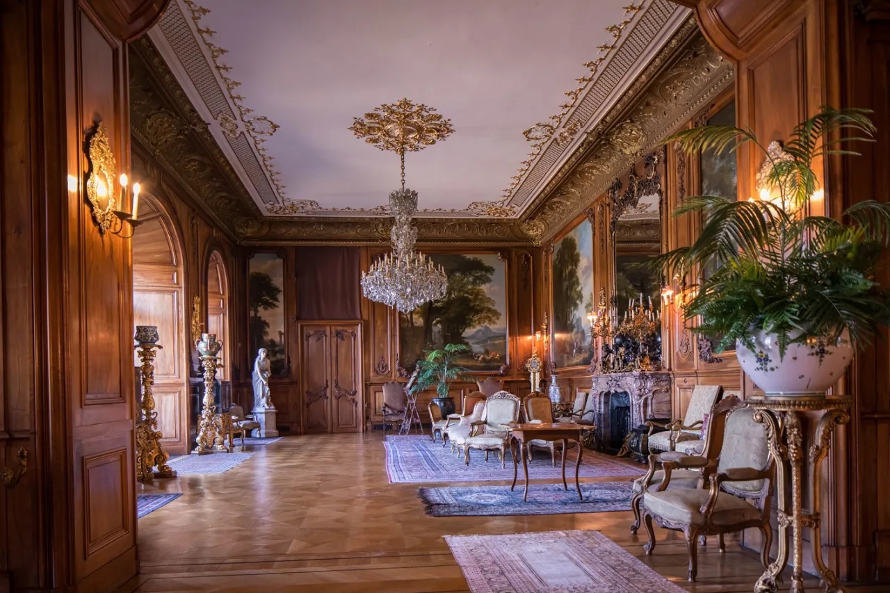 Zamek w Pszczynie wnętrza: odkryj tajemnice architektury i historii