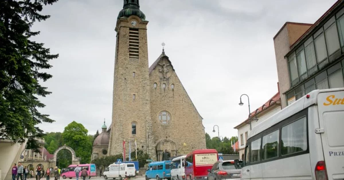 Gdzie odjeżdżają busy z Limanowej do Krakowa? Sprawdź przystanki