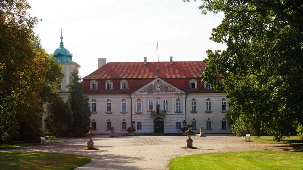 Pałac w Nieborowie: Historia, architektura i atrakcje turystyczne