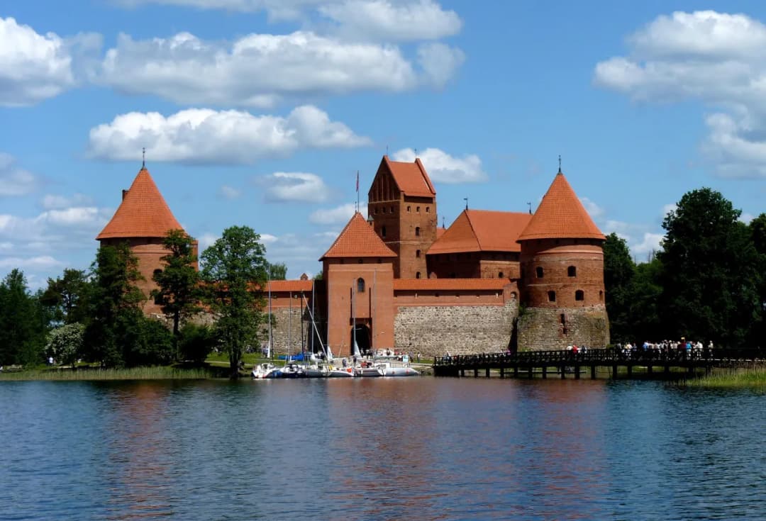 Zamek w Trokach: Odkryj fascynującą historię i tajemnice miejsca